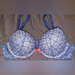 Victoria's Secret Body By Victoria Push-Up with bow detail